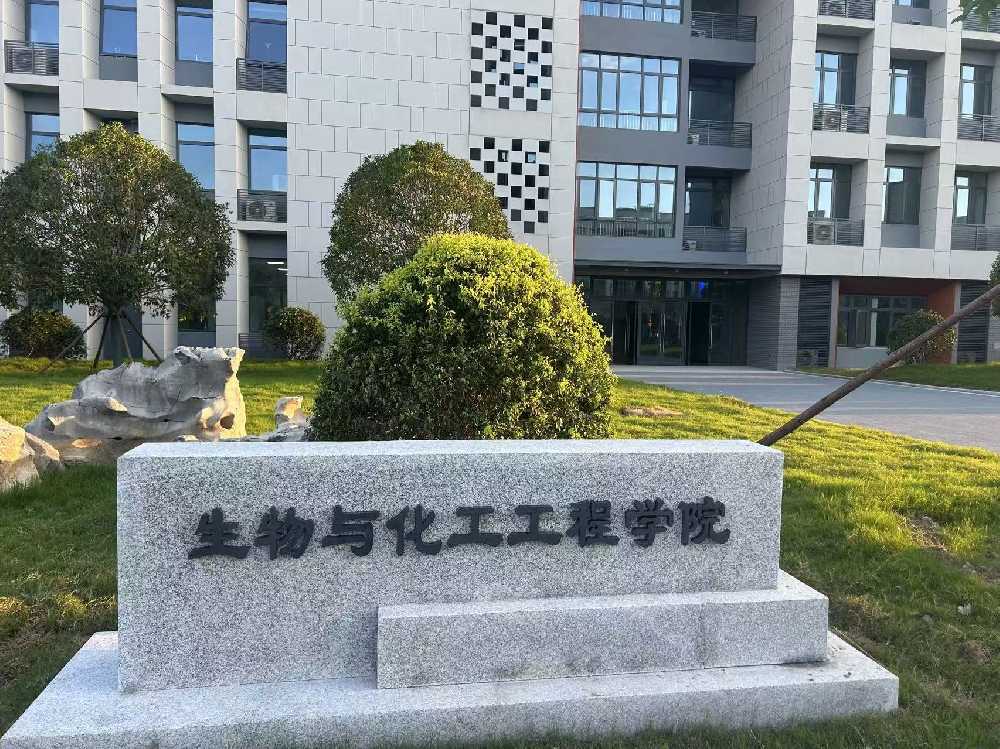 滑县扬州职业大学体育场高杆灯项目